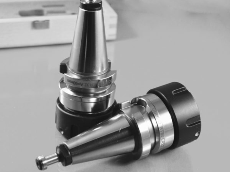 Bầu kẹp dao BT30 và BT40 khác nhau về cỡ côn trục chính, sử dụng cho các loại dao khác nhau